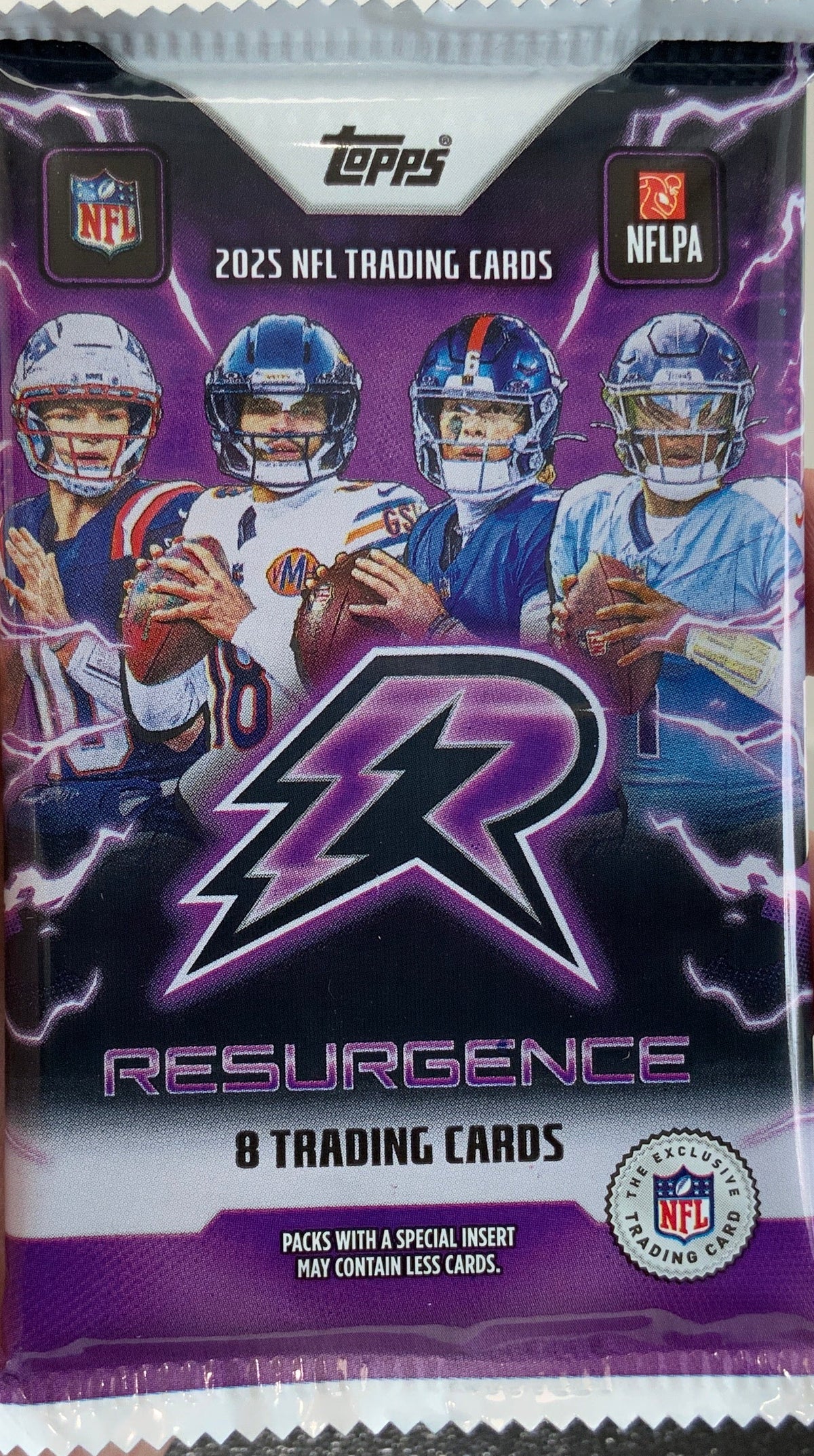Topps 2025 Resurgence Football Pack